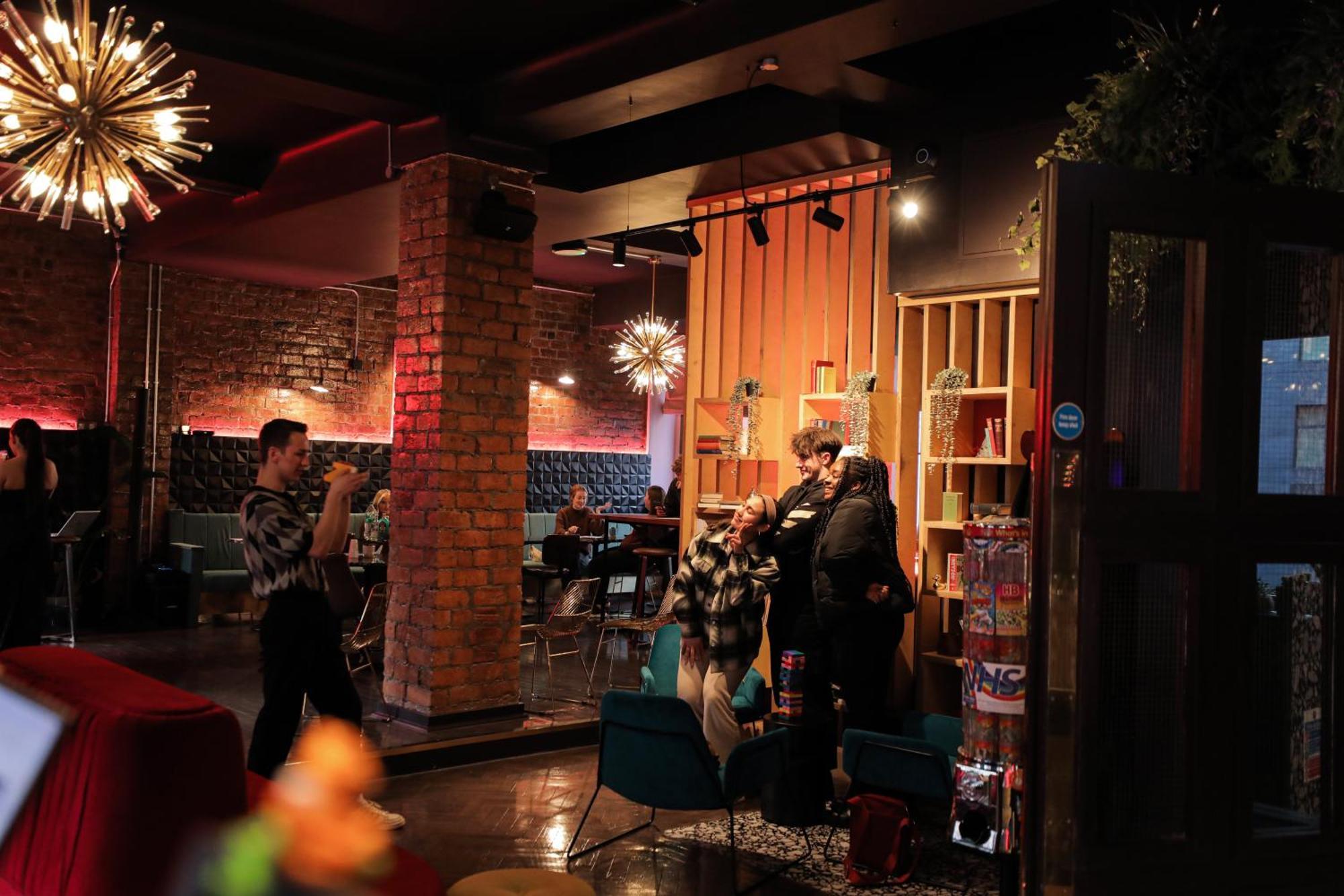 Revolver Glasgow Exterior foto